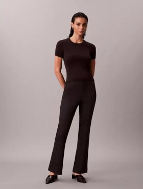 Pantalones acampanados ajustados de ponte