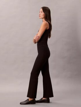 Pantalones acampanados ajustados de ponte