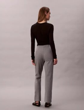 Pantalones acampanados ajustados de ponte