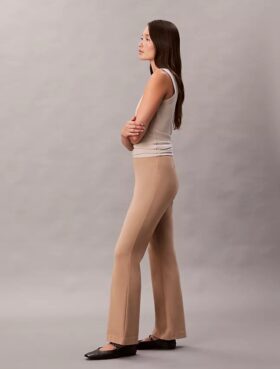 Pantalones acampanados ajustados de ponte
