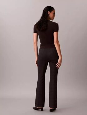 Pantalones acampanados ajustados de ponte