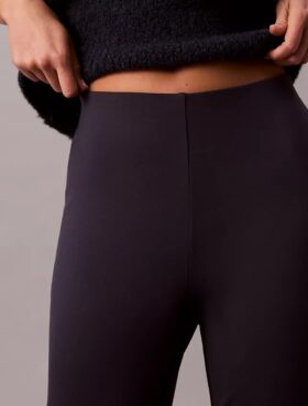 Pantalones acampanados ajustados de ponte