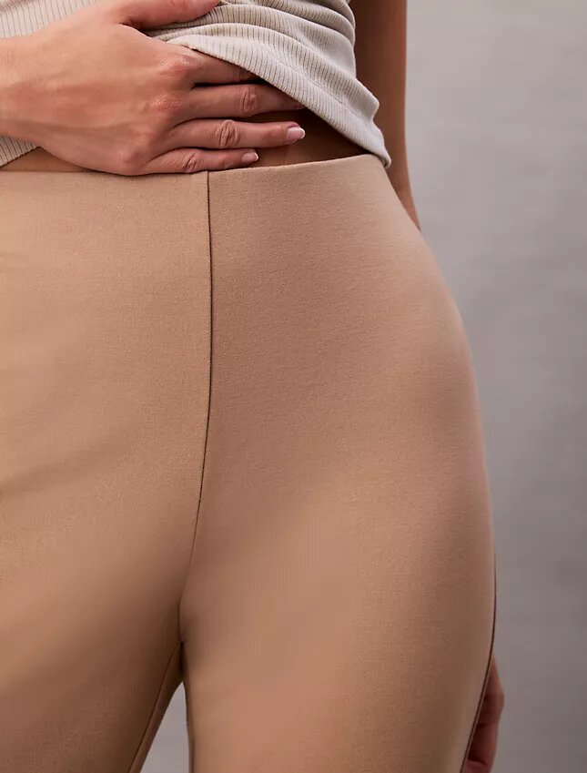 Pantalones acampanados ajustados de ponte Pantalones acampanados ajustados de ponte