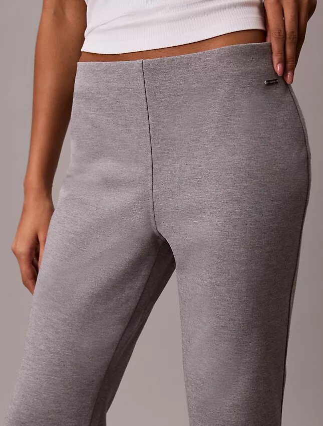 Pantalones acampanados de ponte Pantalones acampanados de ponte