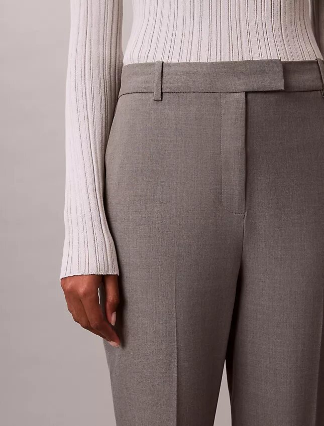 Pantalones acampanados entallados Pantalones acampanados entallados