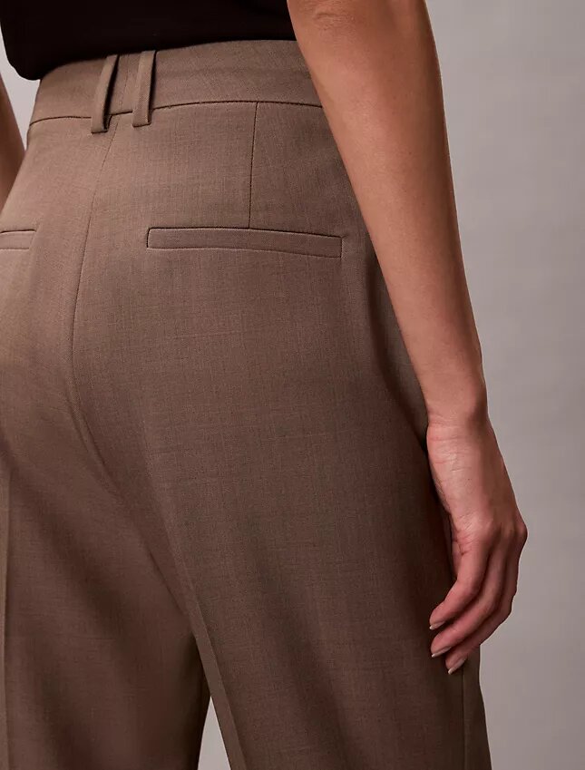 Pantalones acampanados entallados Pantalones acampanados entallados