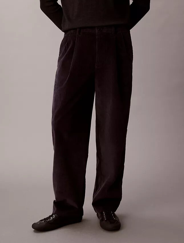Pantalones anchos de pana con pliegues Pantalones anchos de pana con pliegues