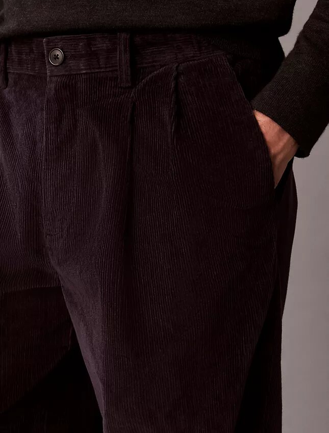Pantalones anchos de pana con pliegues Pantalones anchos de pana con pliegues