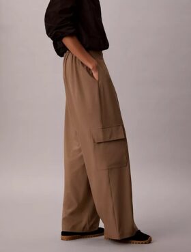 Pantalones cargo de pierna ancha para ir al trabajo