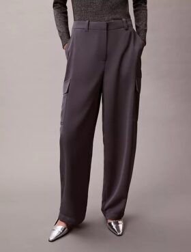 Pantalones cargo holgados de sarga de satén