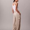 Pantalones cargo holgados de sarga de satén