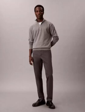 Pantalones chinos ajustados de satén de algodón