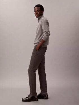 Pantalones chinos ajustados de satén de algodón