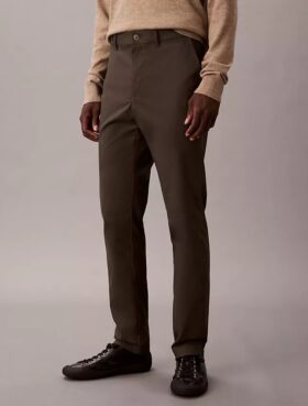 Pantalones chinos ajustados de satén de algodón