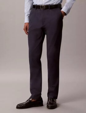 Pantalones chinos ajustados de satén de algodón