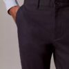 Pantalones chinos ajustados de satén de algodón