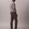 Pantalones chinos ajustados de satén de algodón