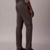 Pantalones chinos ajustados de satén de algodón