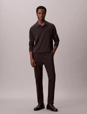 Pantalones chinos ajustados y cónicos de satén de algodón