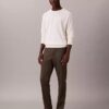 Pantalones chinos ajustados y cónicos de satén de algodón