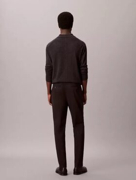 Pantalones chinos ajustados y cónicos de satén de algodón
