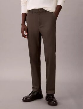 Pantalones chinos ajustados y cónicos de satén de algodón
