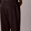 Pantalones chinos ajustados y cónicos de satén de algodón
