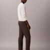 Pantalones chinos ajustados y cónicos de satén de algodón