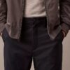 Pantalones chinos elásticos modernos