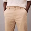 Pantalones chinos rectos estándar Pantalones chinos rectos estándar