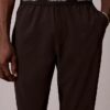 Pantalones con cintura tejida y logotipo deportivo moderno