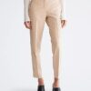 Pantalones cortos ajustados hasta el tobillo