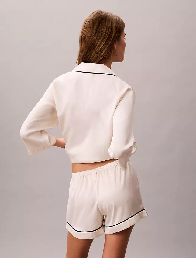 Pantalones cortos con brillo satinado Pantalones cortos con brillo satinado