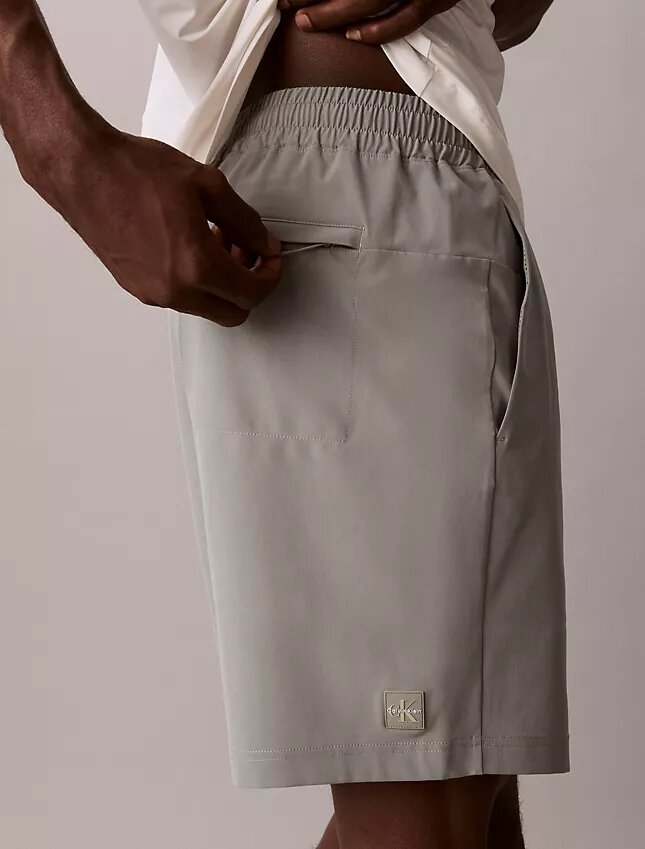 Pantalones cortos con monograma estampado Pantalones cortos con monograma estampado