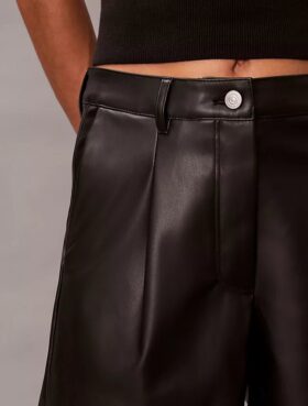 Pantalones cortos de imitación de cuero