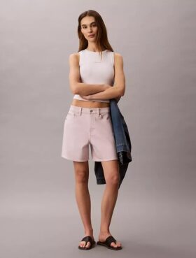 Pantalones cortos de talle alto y corte acampanado teñidos en prenda