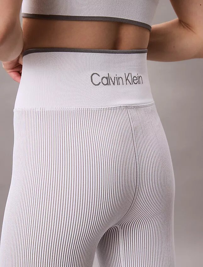 Pantalones cortos deportivos de canalé Pantalones cortos deportivos de canalé