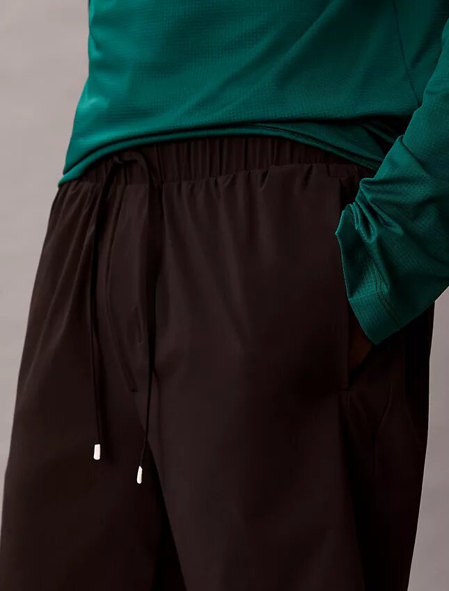 Pantalones cortos deportivos de tejido resistente Intense Power Pantalones cortos deportivos de tejido resistente Intense Power
