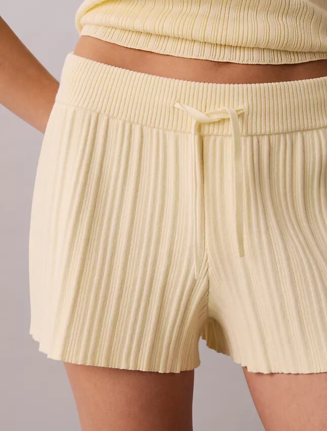 Pantalones cortos elásticos con ribete Pantalones cortos elásticos con ribete