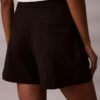 Pantalones cortos entallados con pliegues Pantalones cortos entallados con pliegues