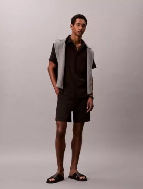 Pantalones cortos rectos de seersucker con cintura elástica de 18 cm