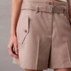 Pantalones cortos utilitarios de mezcla de lana con diseño en espiga Pantalones cortos utilitarios de mezcla de lana con diseño en espiga