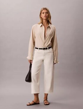 Pantalones cropped de corte acampanado