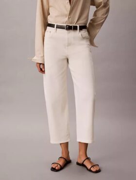 Pantalones cropped de corte acampanado
