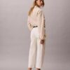 Pantalones cropped de corte acampanado