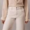 Pantalones cropped de corte acampanado