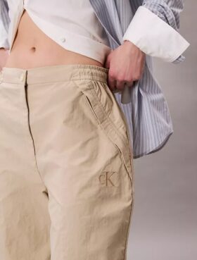 Pantalones de paracaídas de nailon arrugado