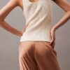 Pantalones de pierna ancha de satén arrugado Pantalones de pierna ancha de satén arrugado