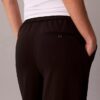 Pantalones de viaje de crepé elástico