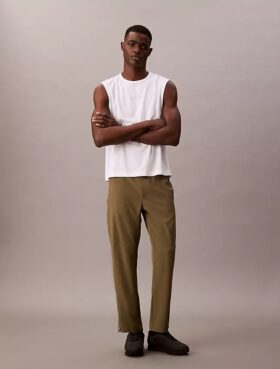 Pantalones deportivos modernos de tejido